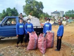 Melalui Sampah Plastik, Warga RT 20 Kelurahan Gunung Elai Lakukan Aksi Kemanusiaan