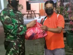 Babinsa Berebes Tengah Lakukan Monitoring, Bantuan dari Baznas untuk Warga Isoman