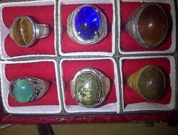 Abdul Samad Gemar Koleksi Barang Antik