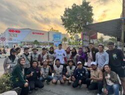 Sukseskan Program Pemerintah, Karang Taruna Taman Selatan Ikut Cat Trotoar