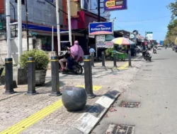Bollard Baru di Trotoar Jalan Ahmad Yani Goyang, Sahib Minta PUPRK Tegur Kontraktor