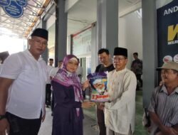 Peduli Sesama, Kakanwil dan Kalapas Narkotika Samarinda Salurkan Bantuan Beras